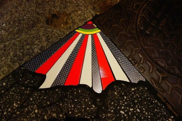 Artist Restores Street Cracks With Beautiful Mosaics (35 pics)
