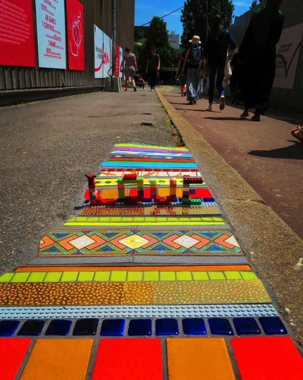 Artist Restores Street Cracks With Beautiful Mosaics (35 pics)