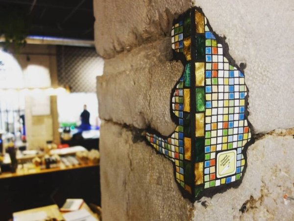 Artist Restores Street Cracks With Beautiful Mosaics (35 pics)