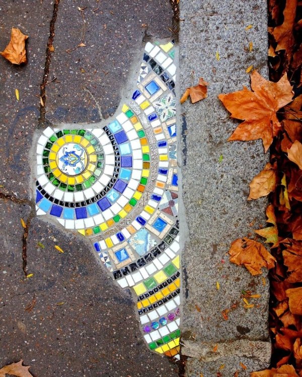 Artist Restores Street Cracks With Beautiful Mosaics (35 pics)