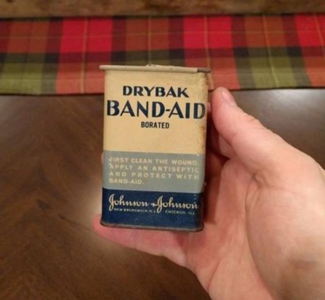 People Share Old Things Found In Their Houses (16 pics)