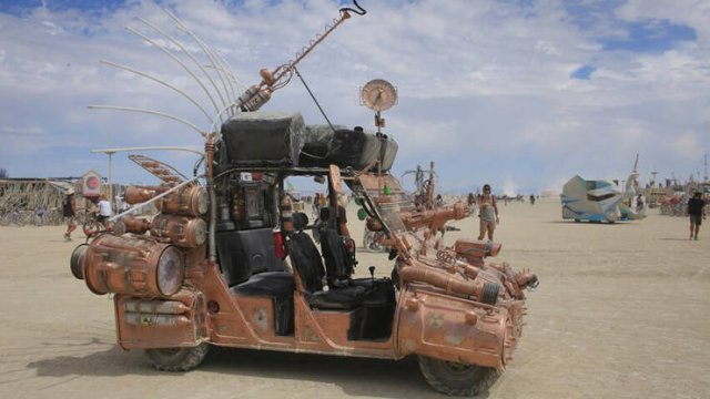 'Burning Man' Festival Vehicles (36 pics)