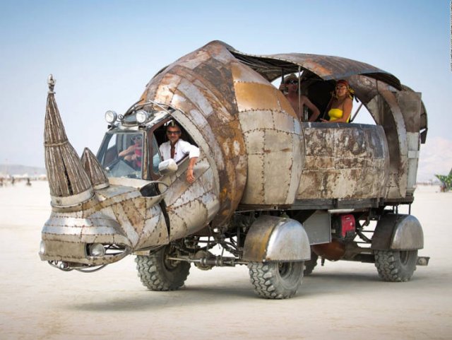 'Burning Man' Festival Vehicles (36 pics)