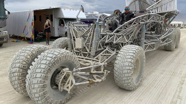 'Burning Man' Festival Vehicles (36 pics)