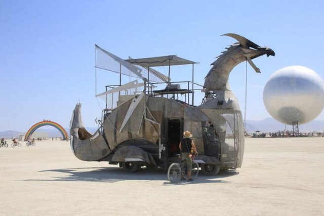 'Burning Man' Festival Vehicles (36 pics)