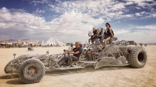 'Burning Man' Festival Vehicles (36 pics)