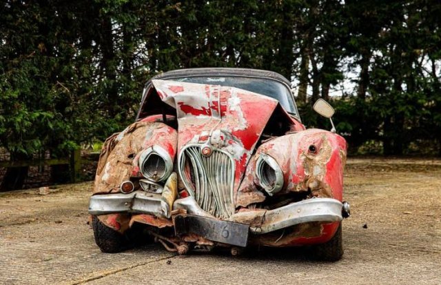 Try To Guess The Price For These Vintage 'Jaguar' Remains (14 pics)