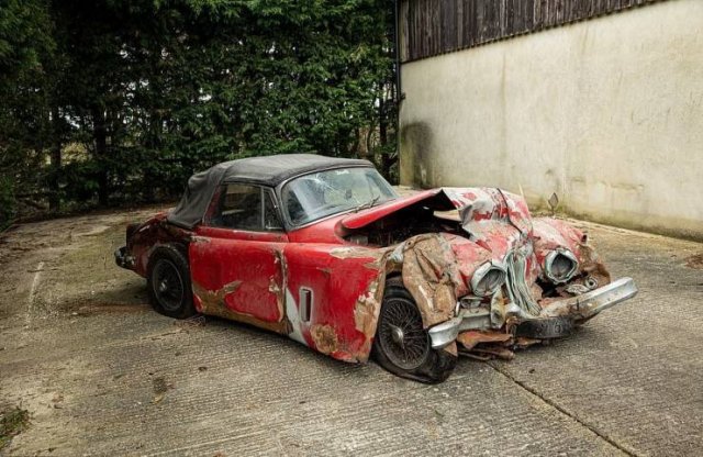 Try To Guess The Price For These Vintage 'Jaguar' Remains (14 pics)