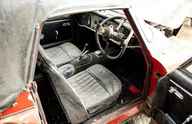 Try To Guess The Price For These Vintage 'Jaguar' Remains (14 pics)