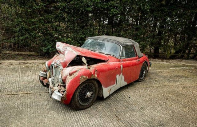 Try To Guess The Price For These Vintage 'Jaguar' Remains (14 pics)