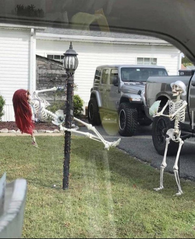 Some People Have Specific Sense Of Humor (17 pics)