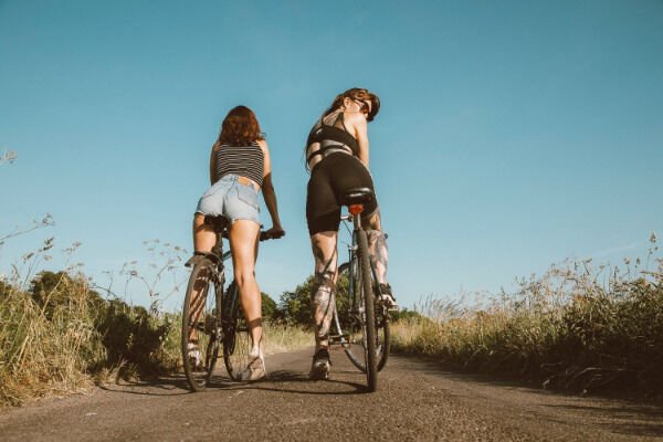 Girls Riding Bicycles (45 pics)
