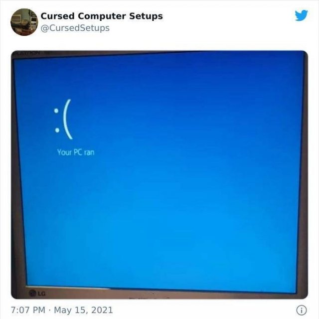 Cursed Computer Setups (29 pics)