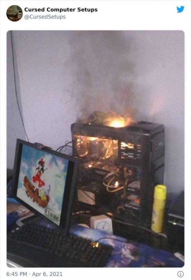 Cursed Computer Setups (29 pics)