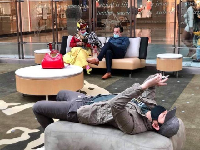Men Shopping With Their Wives (37 pics)