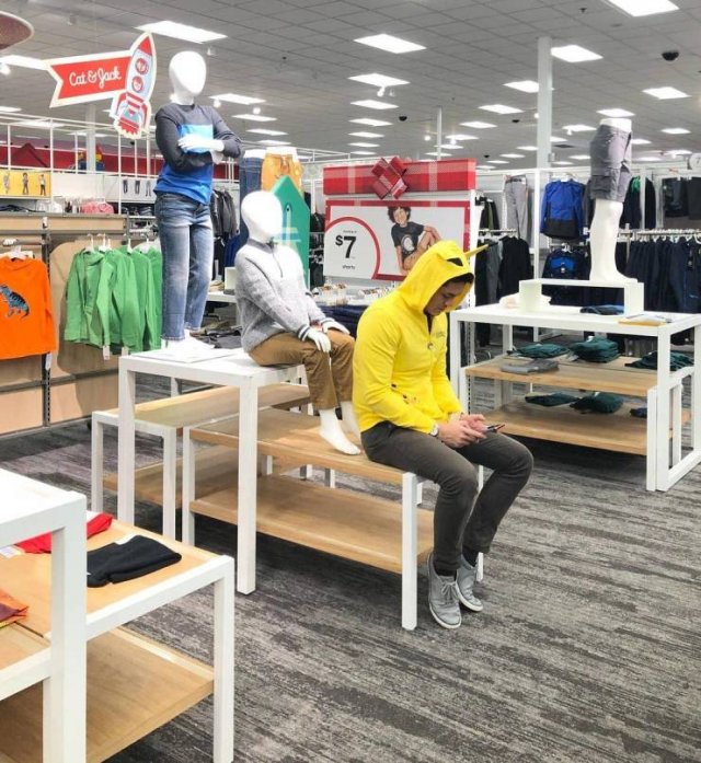 Men Shopping With Their Wives (37 pics)