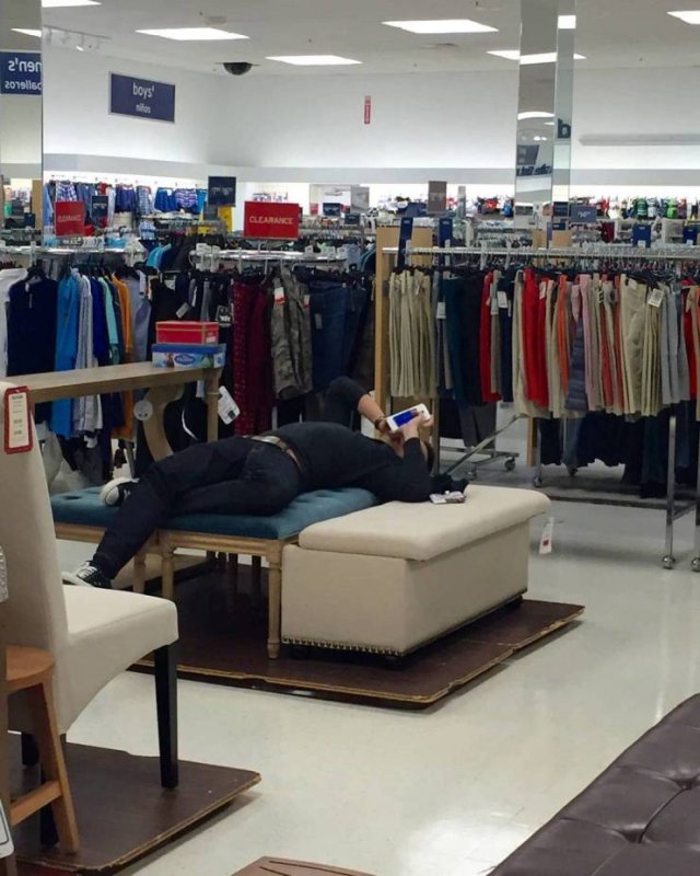 Men Shopping With Their Wives (37 pics)