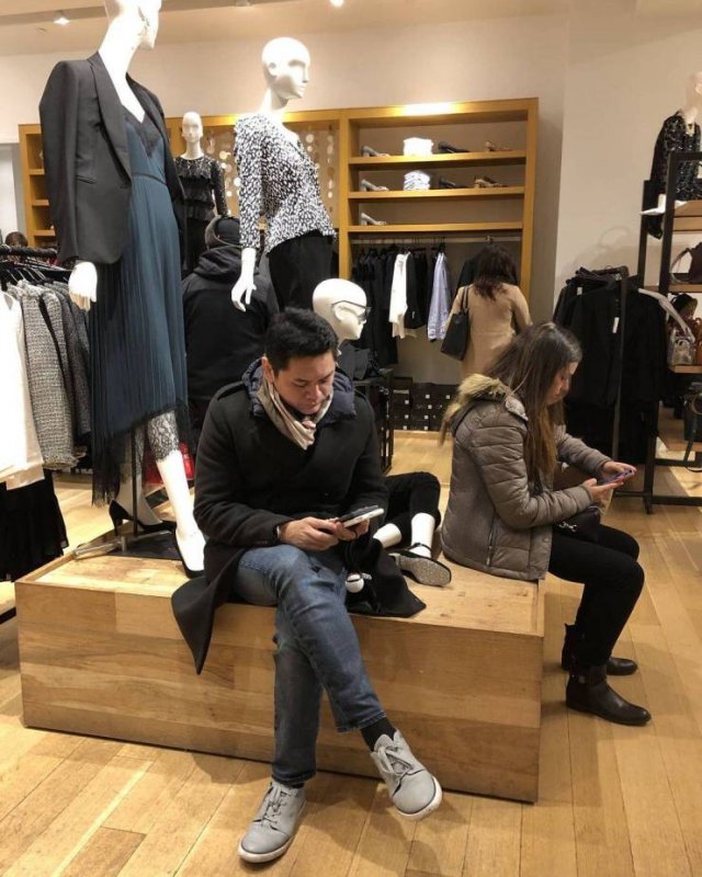 Men Shopping With Their Wives (37 pics)