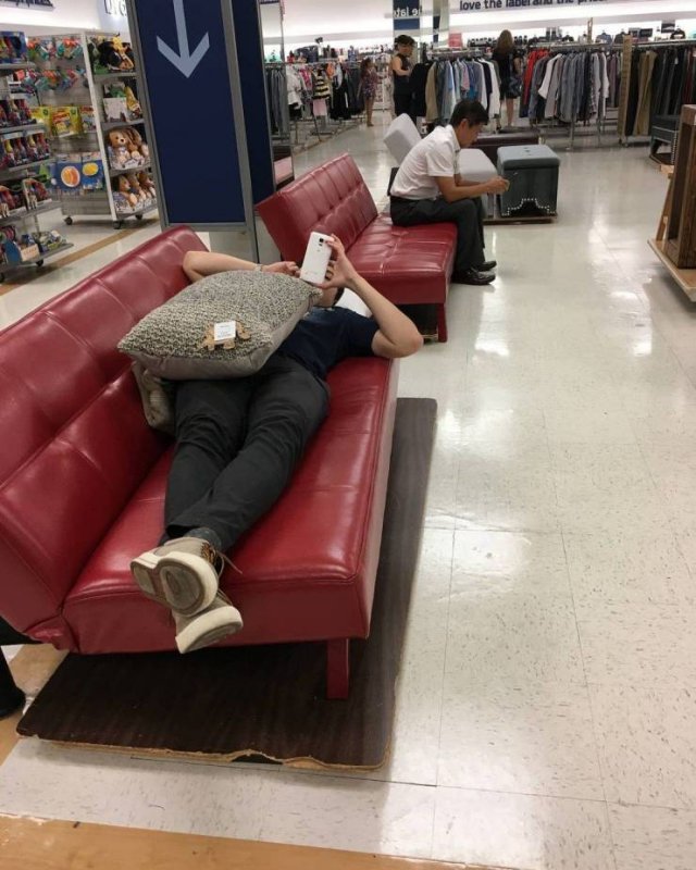 Men Shopping With Their Wives (37 pics)