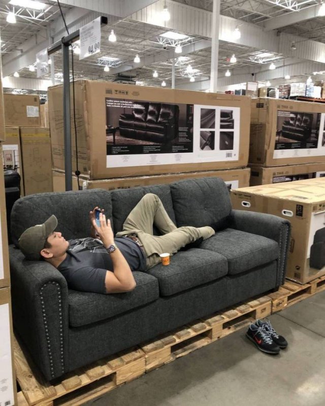Men Shopping With Their Wives (37 pics)