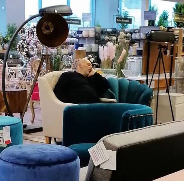 Men Shopping With Their Wives (37 pics)