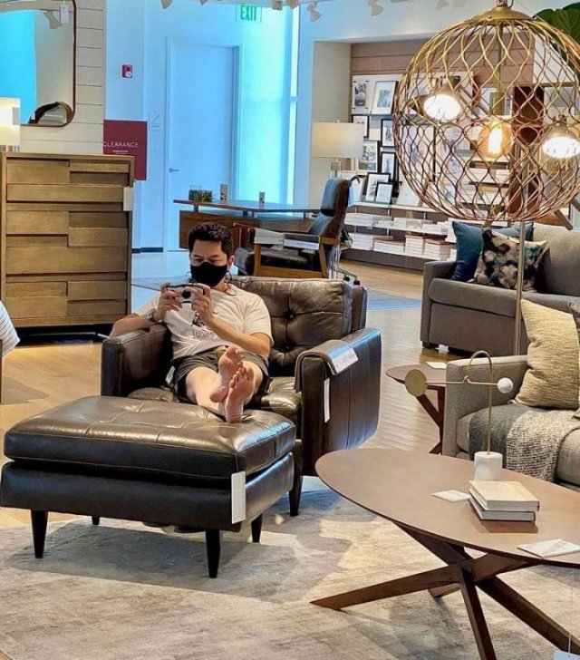 Men Shopping With Their Wives (37 pics)