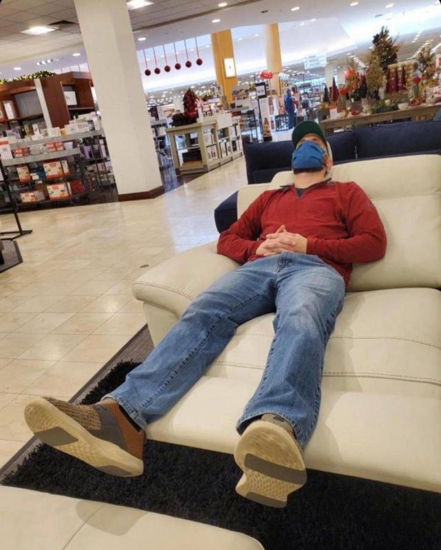 Men Shopping With Their Wives (37 pics)