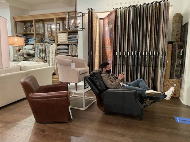 Men Shopping With Their Wives (37 pics)