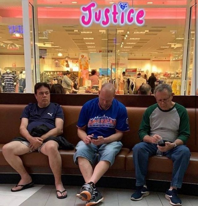 Men Shopping With Their Wives (37 pics)