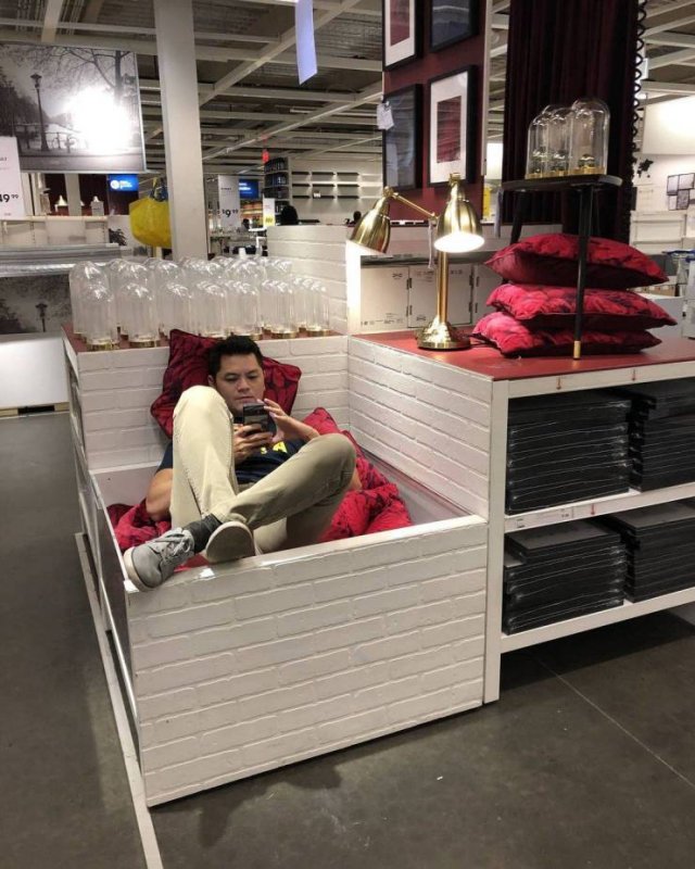 Men Shopping With Their Wives (37 pics)