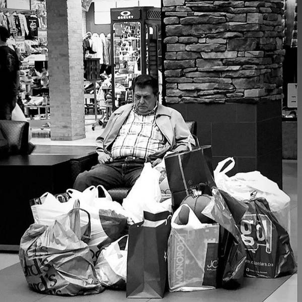 Men Shopping With Their Wives (37 pics)