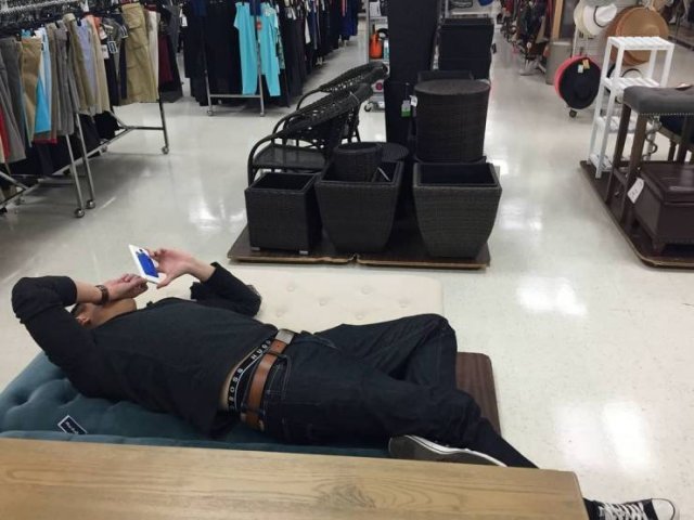 Men Shopping With Their Wives (37 pics)