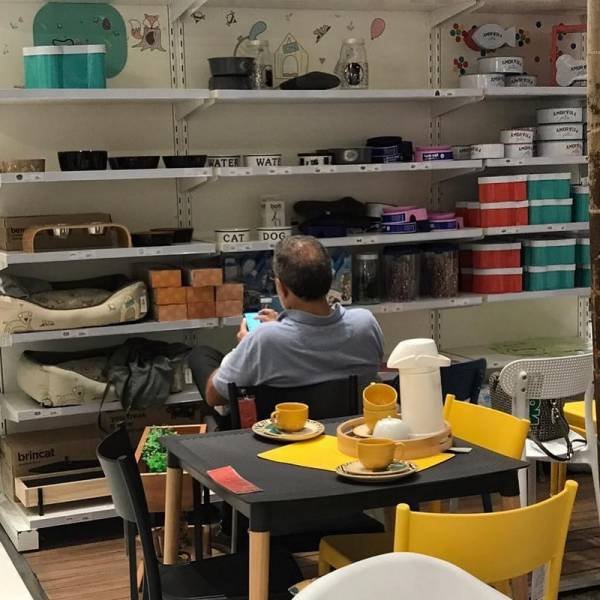 Men Shopping With Their Wives (37 pics)