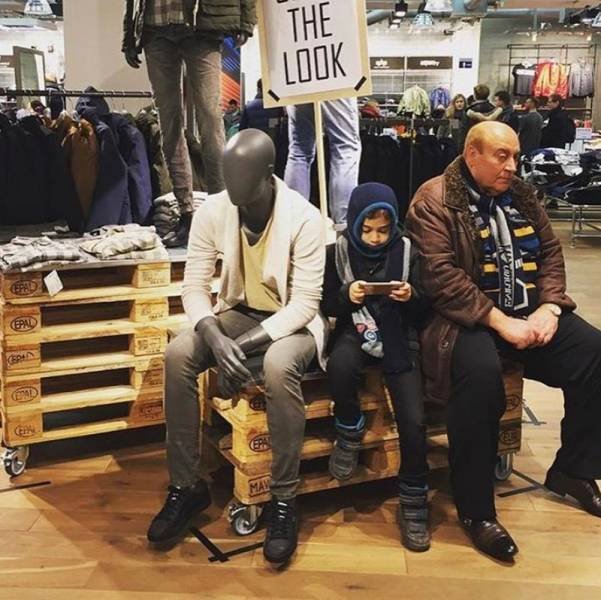 Men Shopping With Their Wives (37 pics)