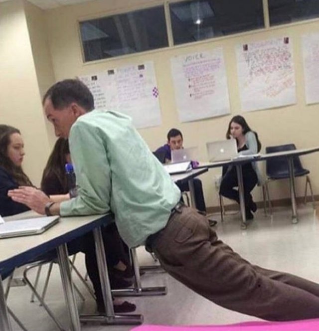 People Standing In Strange Poses (18 pics)
