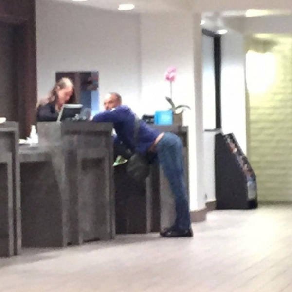 People Standing In Strange Poses (18 pics)
