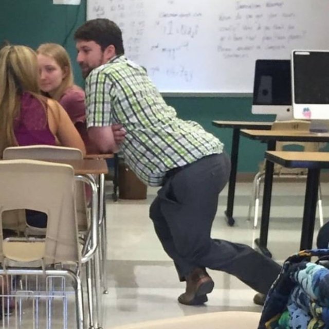 People Standing In Strange Poses (18 pics)