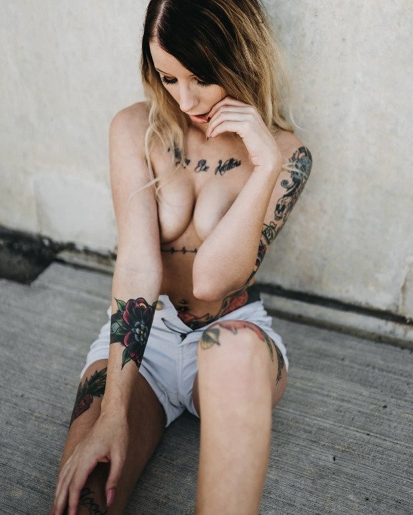 Tattooed Girls (44 pics)