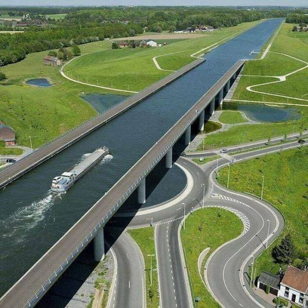 Great Infrastructure Examples (35 pics)