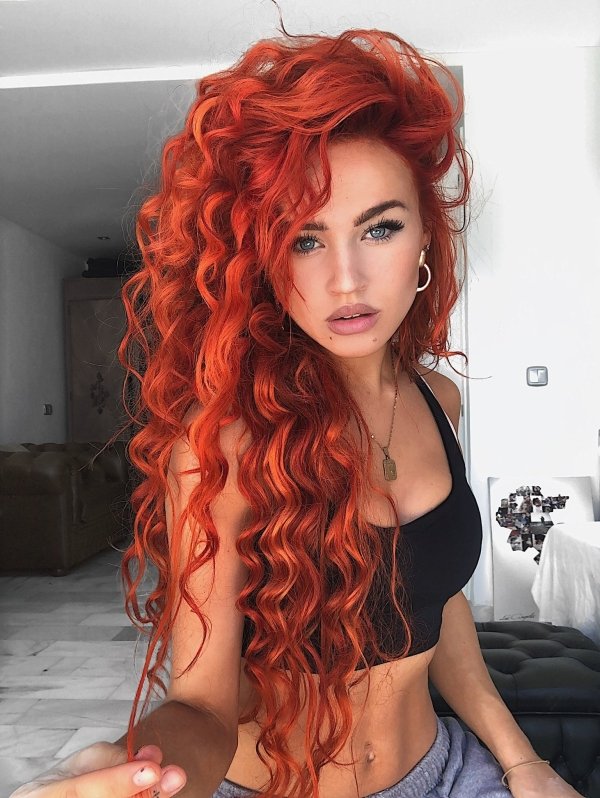 Girls With Dyed Hair (34 pics)