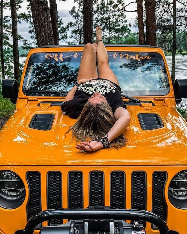Girls And Cars (61 pics)