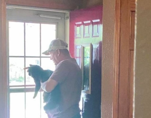 Men Who Refused To Have Pets (20 pics)