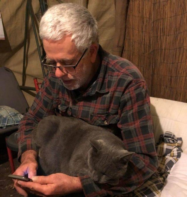 Men Who Refused To Have Pets (20 pics)