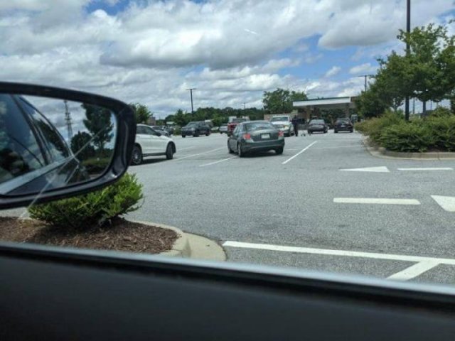 People Who Haven't Heard About Parking Rules (32 pics)