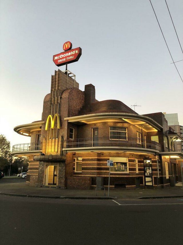 Buildings That Now Serve Other Purposes (32 pics) Buildings That Now Serve Other Purposes (32 pics)