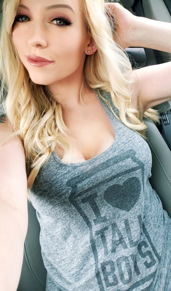 Hot Car Selfies (31 pics)