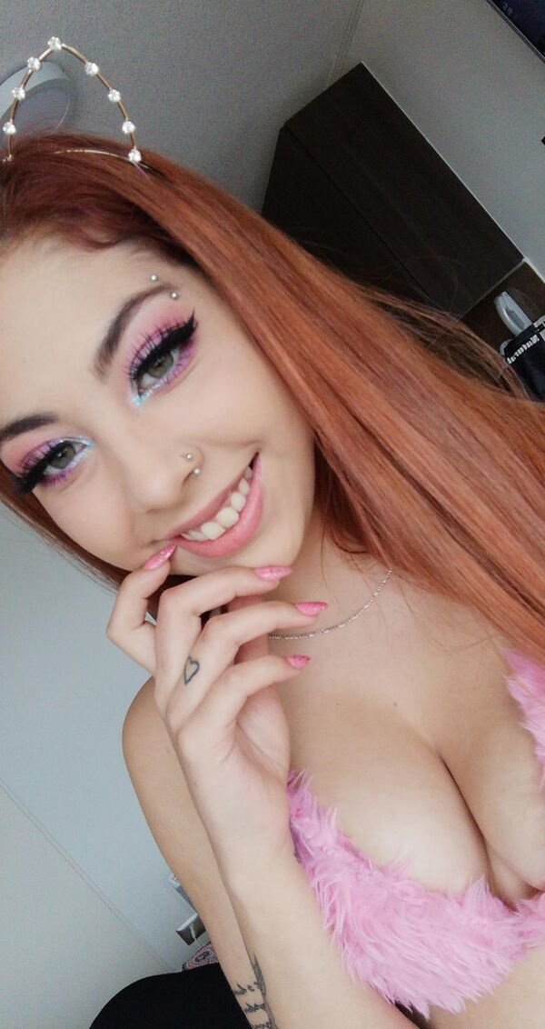 Redhead Beauties (52 pics)