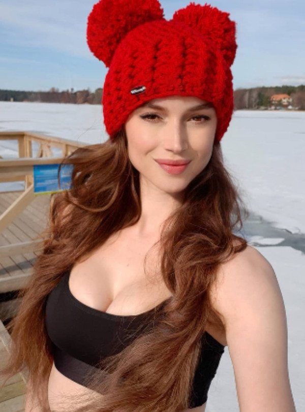 Redhead Beauties (52 pics)
