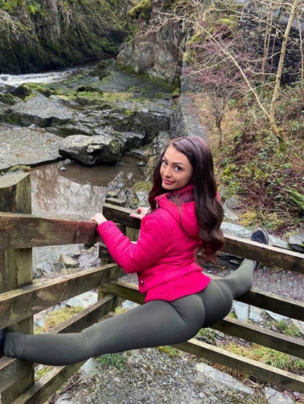 Flexible Girls (34 pics)