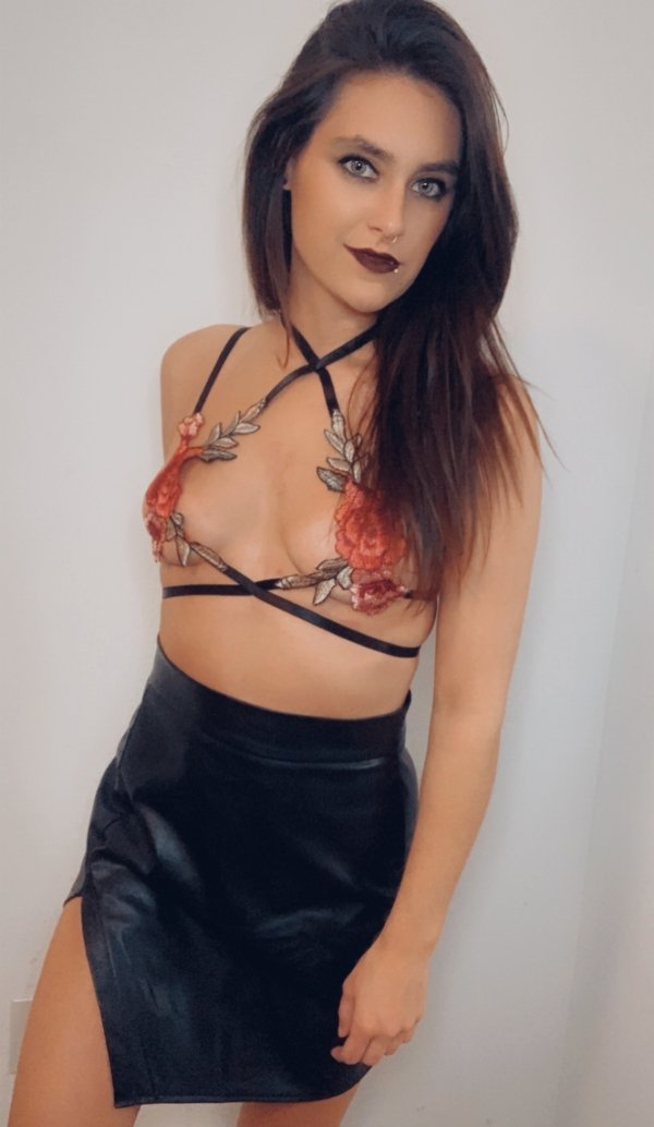Girls In Latex And Leather (35 pics)